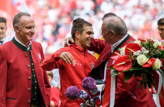 Philipp Lahm lịch lãm bước vào ngôi nhà huyền thoại của Bayern Munich